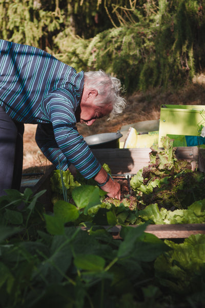 What Should You Gift a Gardener? 10 Ideas for 2023