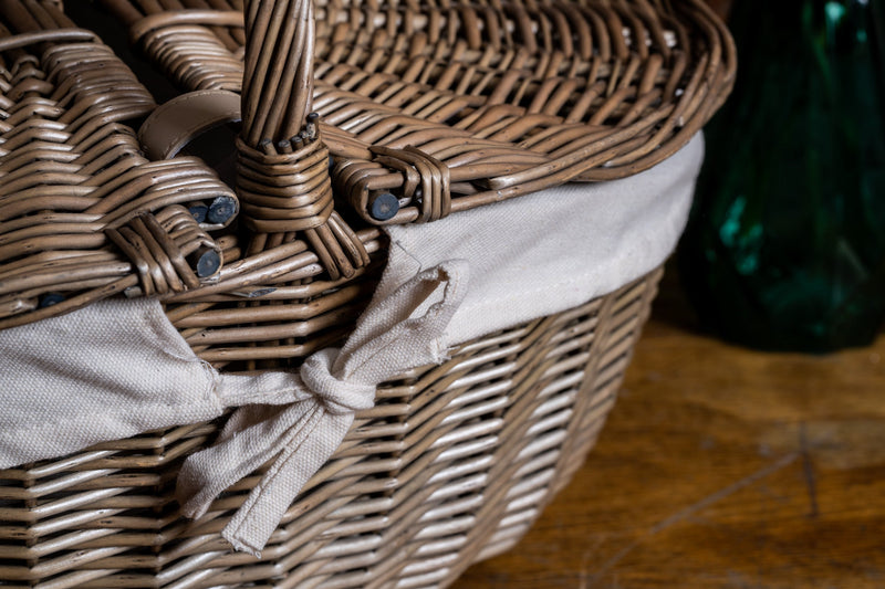 Antique Wash Finish Oval Picnic Basket White Detail