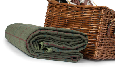 6 Person Green Tweed Classic Picnic Hamper Blanket Detail