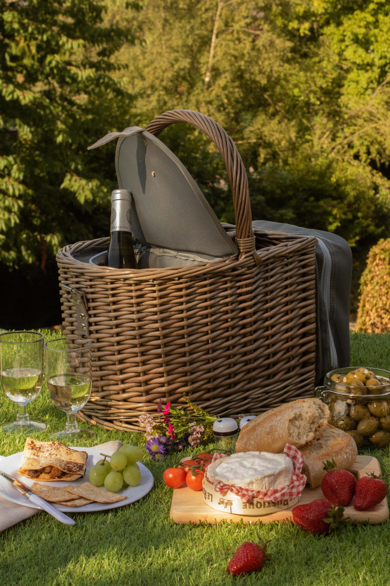 2 Bottle Beach Hamper Display